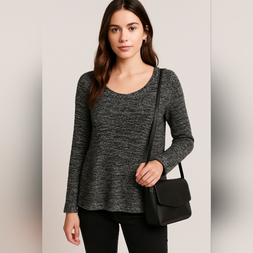 BANANA Republic black and white long sleeve sweater, size M